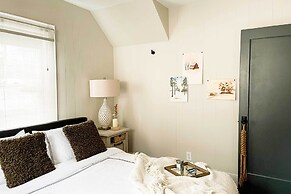 Luxe Glacier Getaway: Walk to Downtown Kalispell!