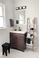 Luxe Glacier Getaway: Walk to Downtown Kalispell!