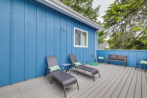 House w/ Hot Tub & Deck - Walk to Seaside Beach!