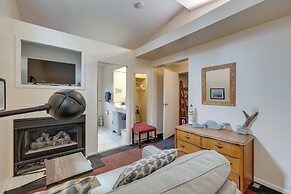 House w/ Hot Tub & Deck - Walk to Seaside Beach!