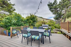 House w/ Hot Tub & Deck - Walk to Seaside Beach!