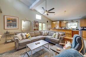 House w/ Hot Tub & Deck - Walk to Seaside Beach!