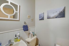 House w/ Hot Tub & Deck - Walk to Seaside Beach!