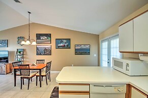 Screened Porch + Pool Access: Cozy Sebring Condo