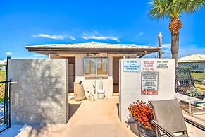 Screened Porch + Pool Access: Cozy Sebring Condo