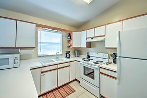 Screened Porch + Pool Access: Cozy Sebring Condo