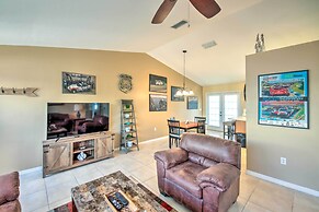 Screened Porch + Pool Access: Cozy Sebring Condo