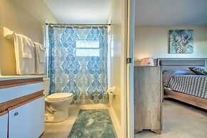 Screened Porch + Pool Access: Cozy Sebring Condo