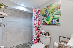 Chic Baltimore Retreat - 6 Mi to Downtown!