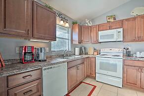 Condo w/ Screened-in Porch, 1 Mi to Sebring Golf!