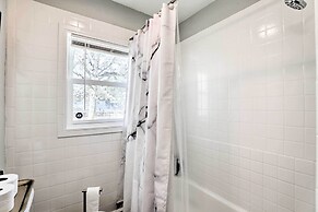 Chic Charleston Home - Half Mile to Park Circle!