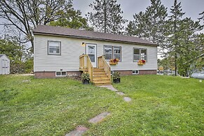 Birchwood Cottage With Red Cedar Lake Access!