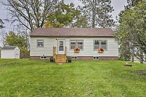 Birchwood Cottage With Red Cedar Lake Access!