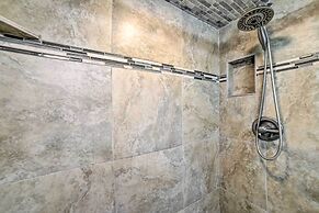 Beachfront Condo: Sunset Views & Pool Access!