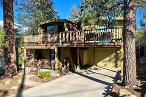 Pet-friendly Cottage, Walk From Big Bear Village!
