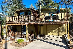 Pet-friendly Cottage, Walk From Big Bear Village!