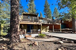 Pet-friendly Cottage, Walk From Big Bear Village!