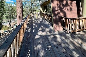 Pet-friendly Cottage, Walk From Big Bear Village!