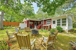 Walk to Beach: Long Island Wine Country Home!