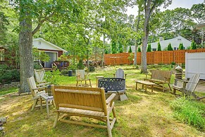 Walk to Beach: Long Island Wine Country Home!