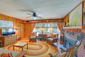 Walk to Beach: Long Island Wine Country Home!