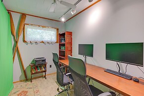 Walk to Beach: Long Island Wine Country Home!