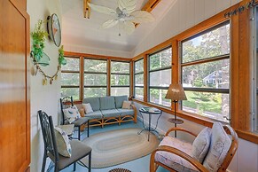 Walk to Beach: Long Island Wine Country Home!