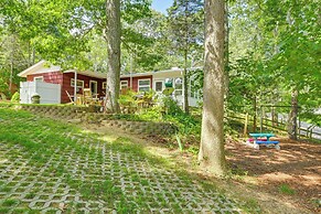 Walk to Beach: Long Island Wine Country Home!