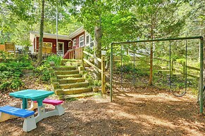 Walk to Beach: Long Island Wine Country Home!