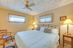 Walk to Beach: Long Island Wine Country Home!