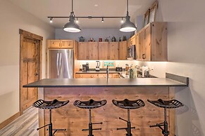 Cozy Columbia Falls Condo w/ Private Balcony!