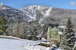Walk to Ski & Golf: Sugar Mountain Condo!