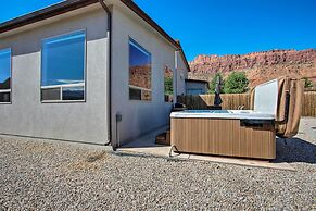 Upscale Moab Townhome w/ Hot Tub: 20 Min to Arches