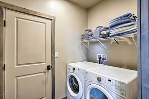 Upscale Moab Townhome w/ Hot Tub: 20 Min to Arches