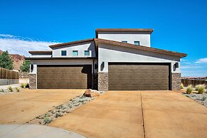 Upscale Moab Townhome w/ Hot Tub: 20 Min to Arches