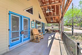 Charming Burnet Cottage w/ Lake View + Porch!