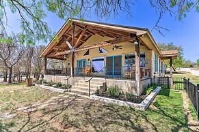 Charming Burnet Cottage w/ Lake View + Porch!