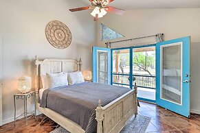 Charming Burnet Cottage w/ Lake View + Porch!