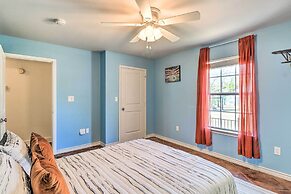Charming Burnet Cottage w/ Lake View + Porch!