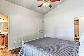 Charming Burnet Cottage w/ Lake View + Porch!