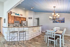Charming Burnet Cottage w/ Lake View + Porch!