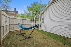 1 Mi to Lewisville Lake Fun: Quaint Cottage!