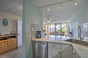 Downtown Kona Condo w/ Pool Access: Walk to Beach!