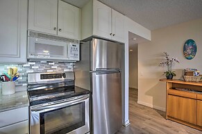 Downtown Kona Condo w/ Pool Access: Walk to Beach!