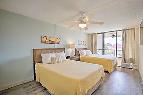 Downtown Kona Condo w/ Pool Access: Walk to Beach!