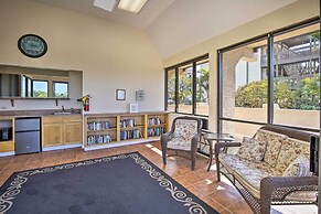 Downtown Kona Condo w/ Pool Access: Walk to Beach!