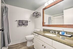 Downtown Kona Condo w/ Pool Access: Walk to Beach!