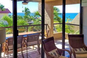 Downtown Kona Condo w/ Pool Access: Walk to Beach!