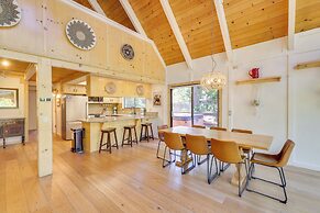 2 Mi to Skylandia Beach: Tahoe City Home w/ Deck