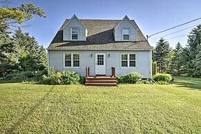 Family-friendly Fish Creek 'cape House' w/ Deck!